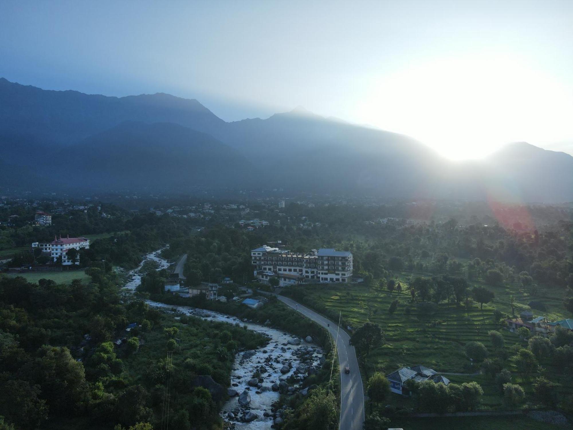 D'Polo Club&Spa Resort Dharamshala Esterno foto